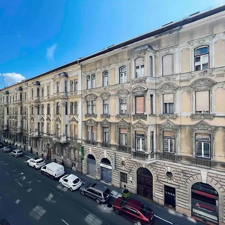 Comfort -2bedroom,central,balcony,elevator,ac * Budapeszt