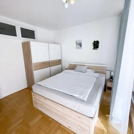 Comfort -2bedroom,central,balcony,elevator,ac Apartament *