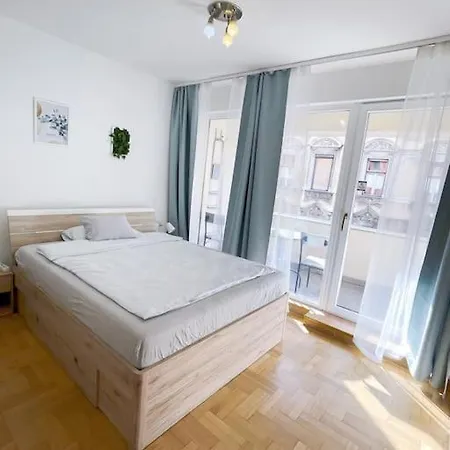 Comfort -2bedroom,central,balcony,elevator,ac Apartament