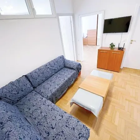 Comfort -2bedroom,central,balcony,elevator,ac Apartament